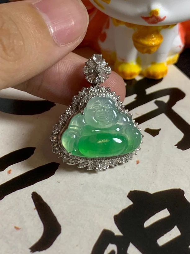 缅甸翡翠a货18K金镶嵌冰飘阳绿肚里藏金佛公吊坠
