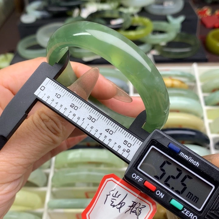 蛇纹石玉未镶嵌手镯20