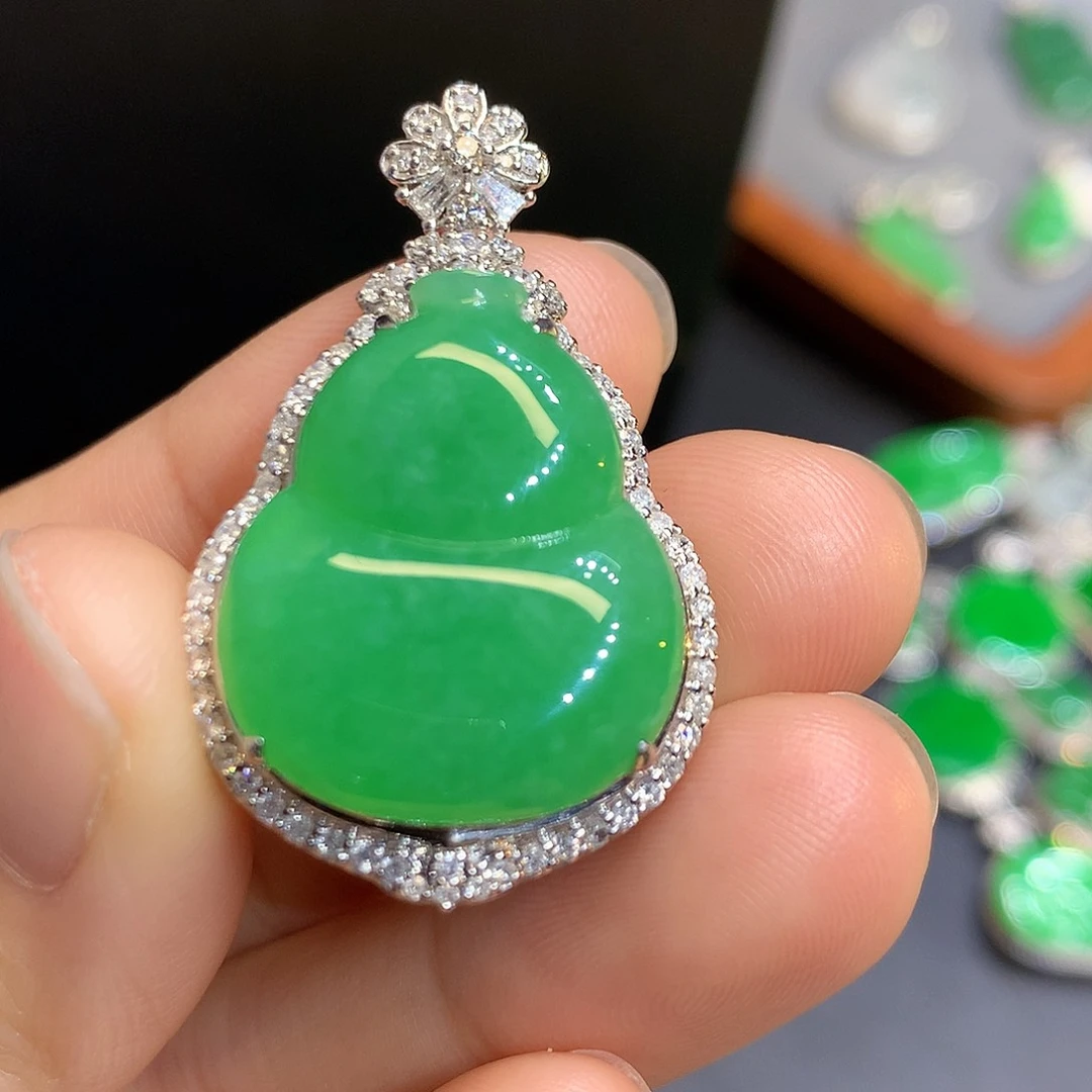 翡翠吊坠(不含链)18K金镶嵌