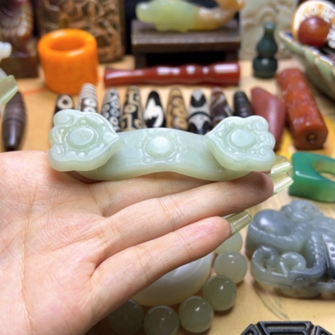 【闪购商品】蛇纹石玉未镶嵌颈饰