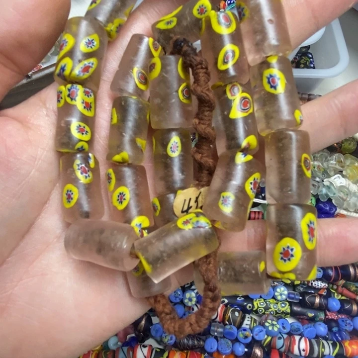 颈饰琉璃飘花琉璃管