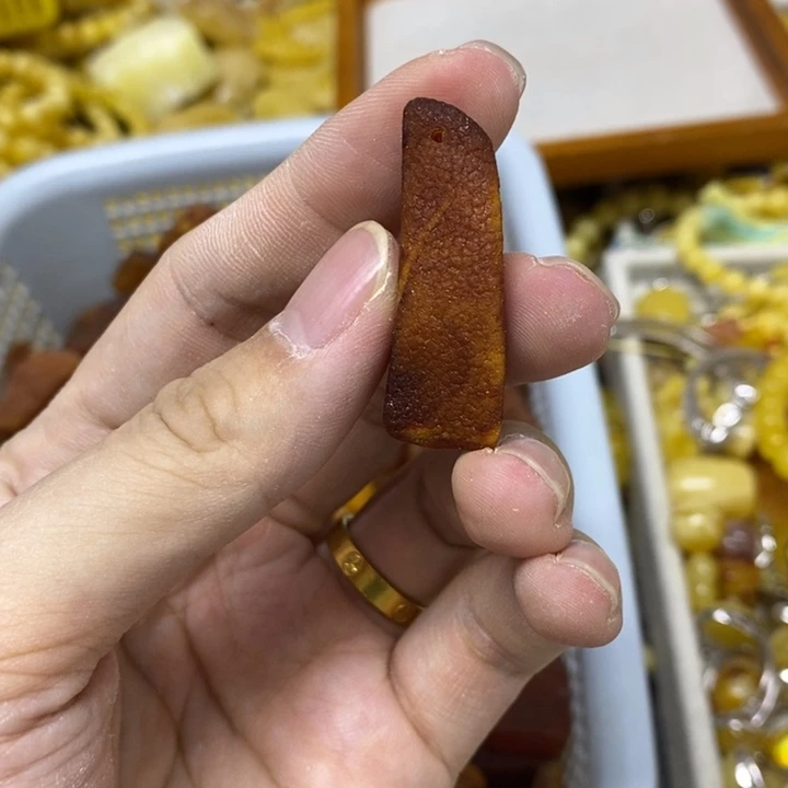 蜜蜡未镶嵌裸石吊坠