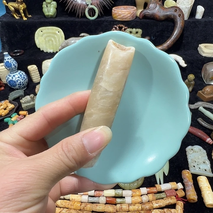 透闪石质玉未镶嵌挂件