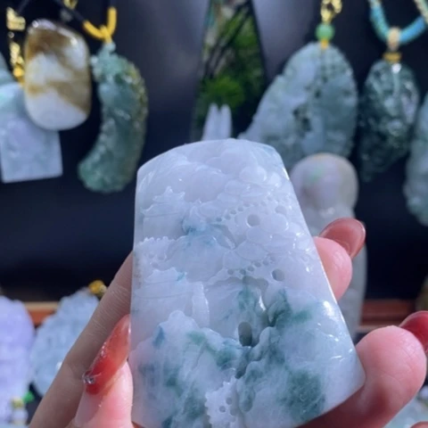 【闪购商品】颈饰未镶嵌翡翠山水