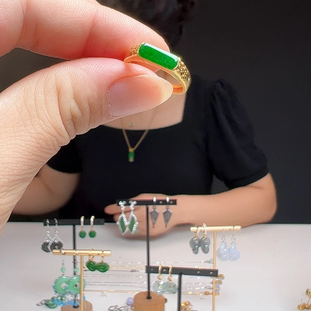 18K金镶嵌翡翠耳饰天然翡翠