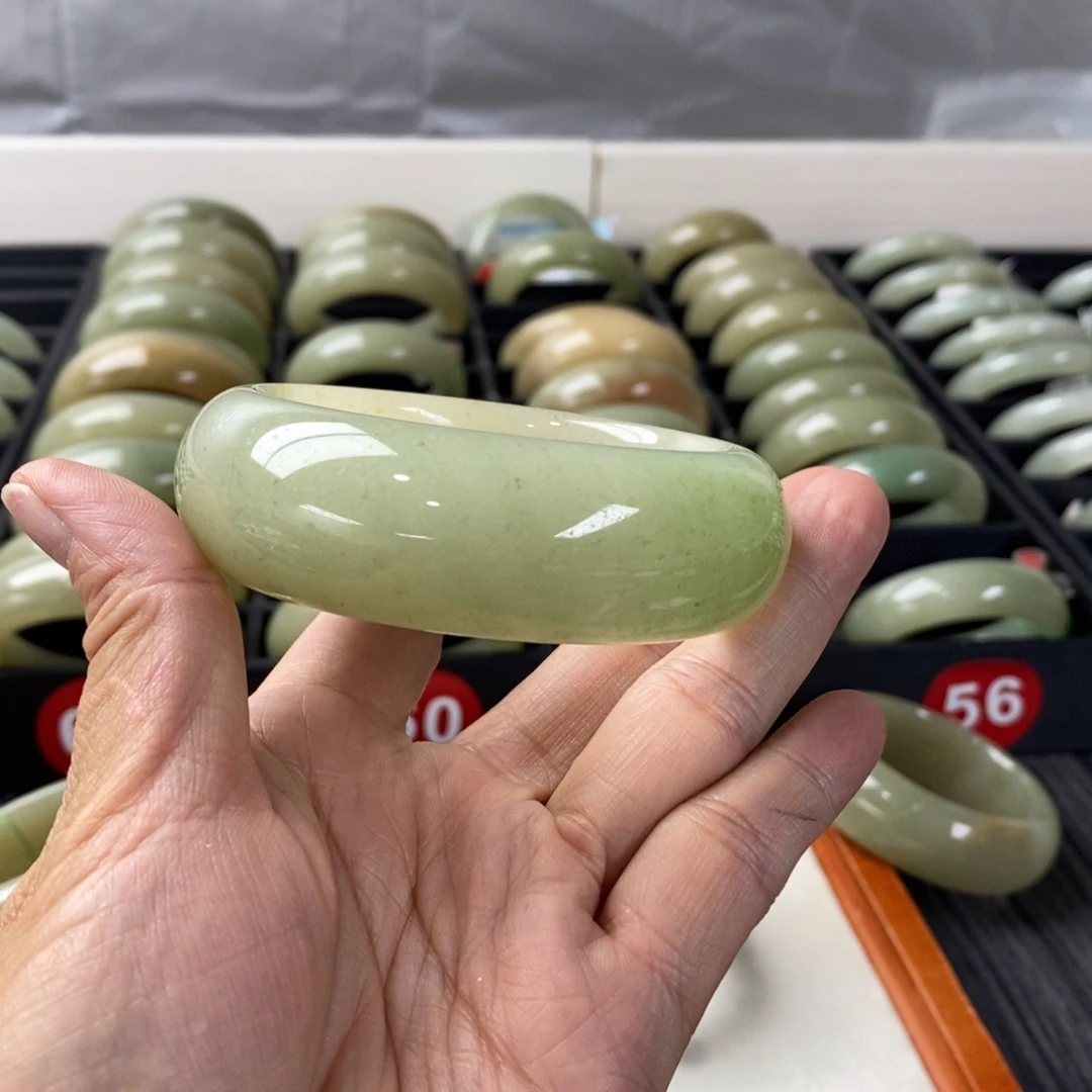 石英质玉手镯未镶嵌?**?