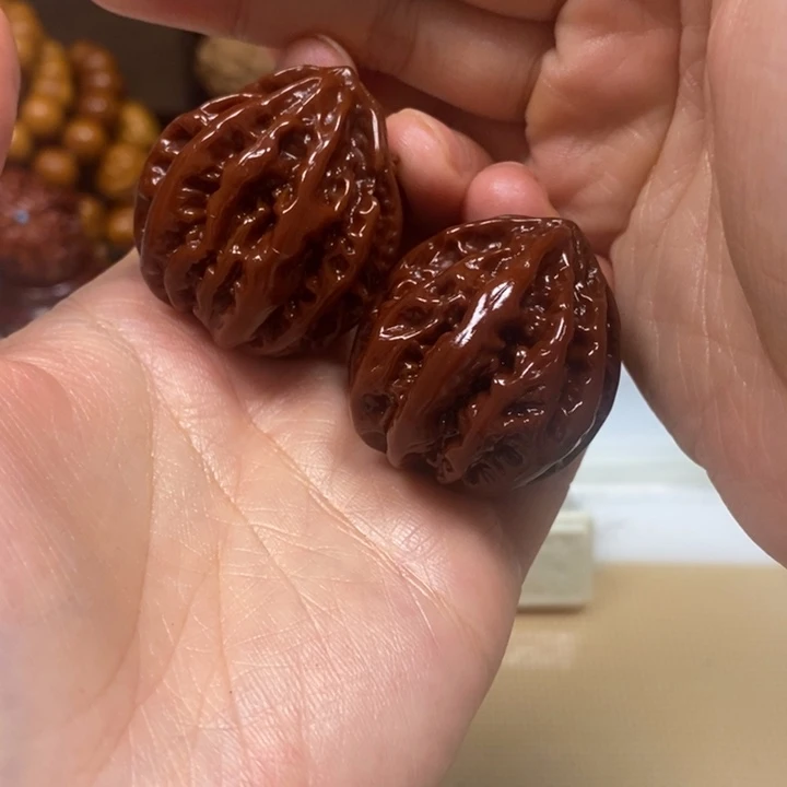 文玩核桃吊坠秋子