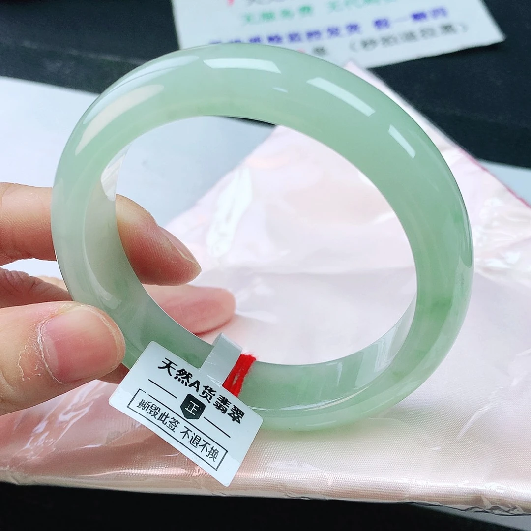 翡翠手镯未镶嵌57轮胎