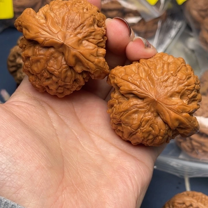 文玩核桃把件龙鼎50