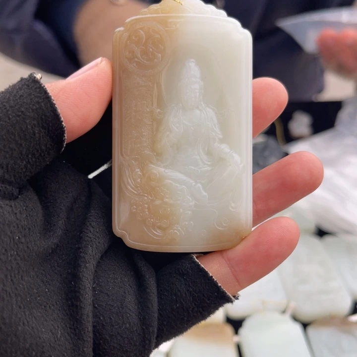 和田玉颈饰未镶嵌武***圆