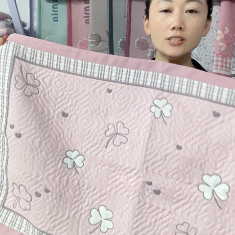 棉纱布浅粉四叶草纯棉