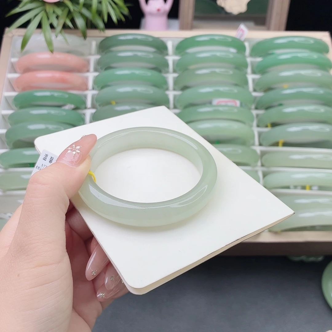 石英质玉未镶嵌手镯