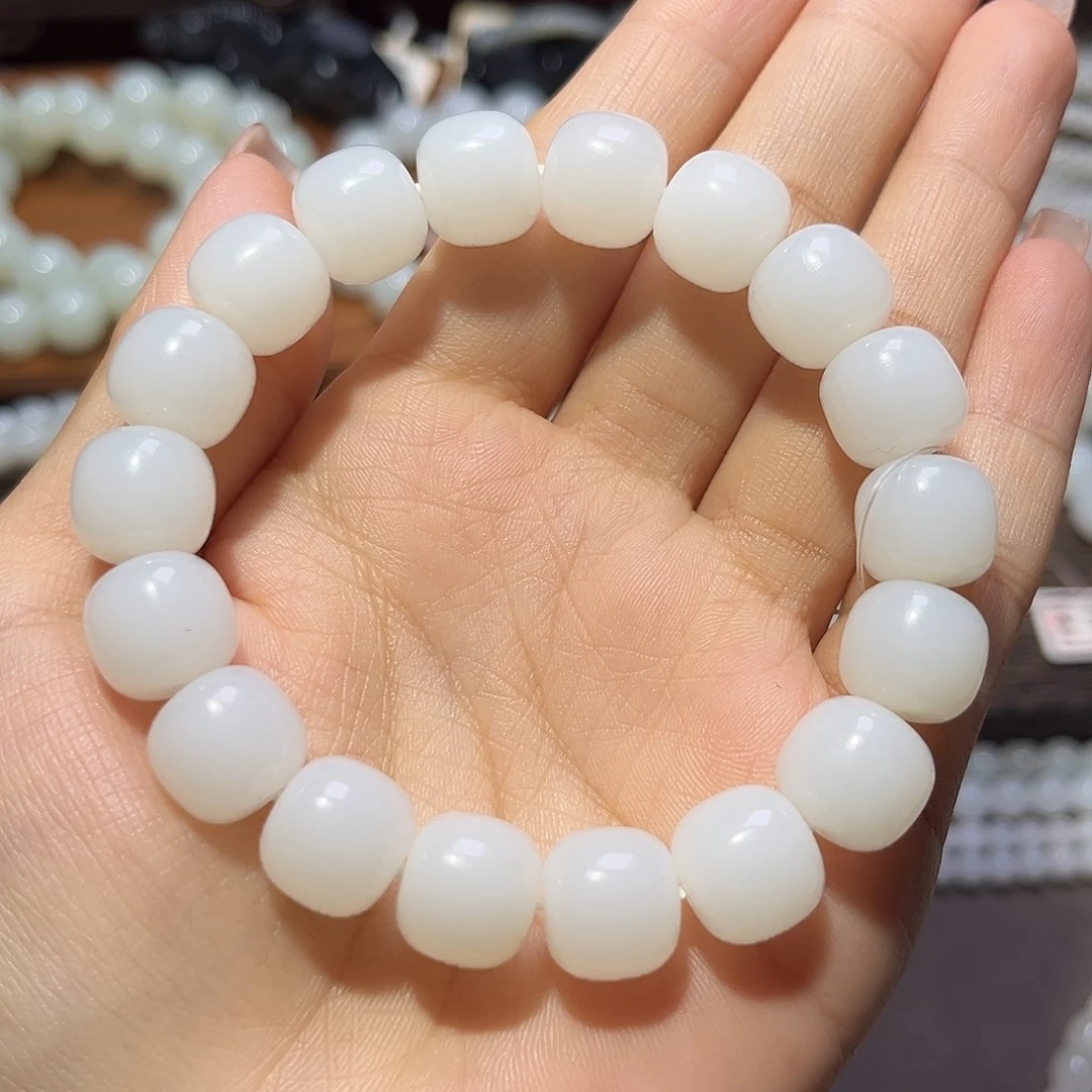 飞***星和田玉未镶嵌手链