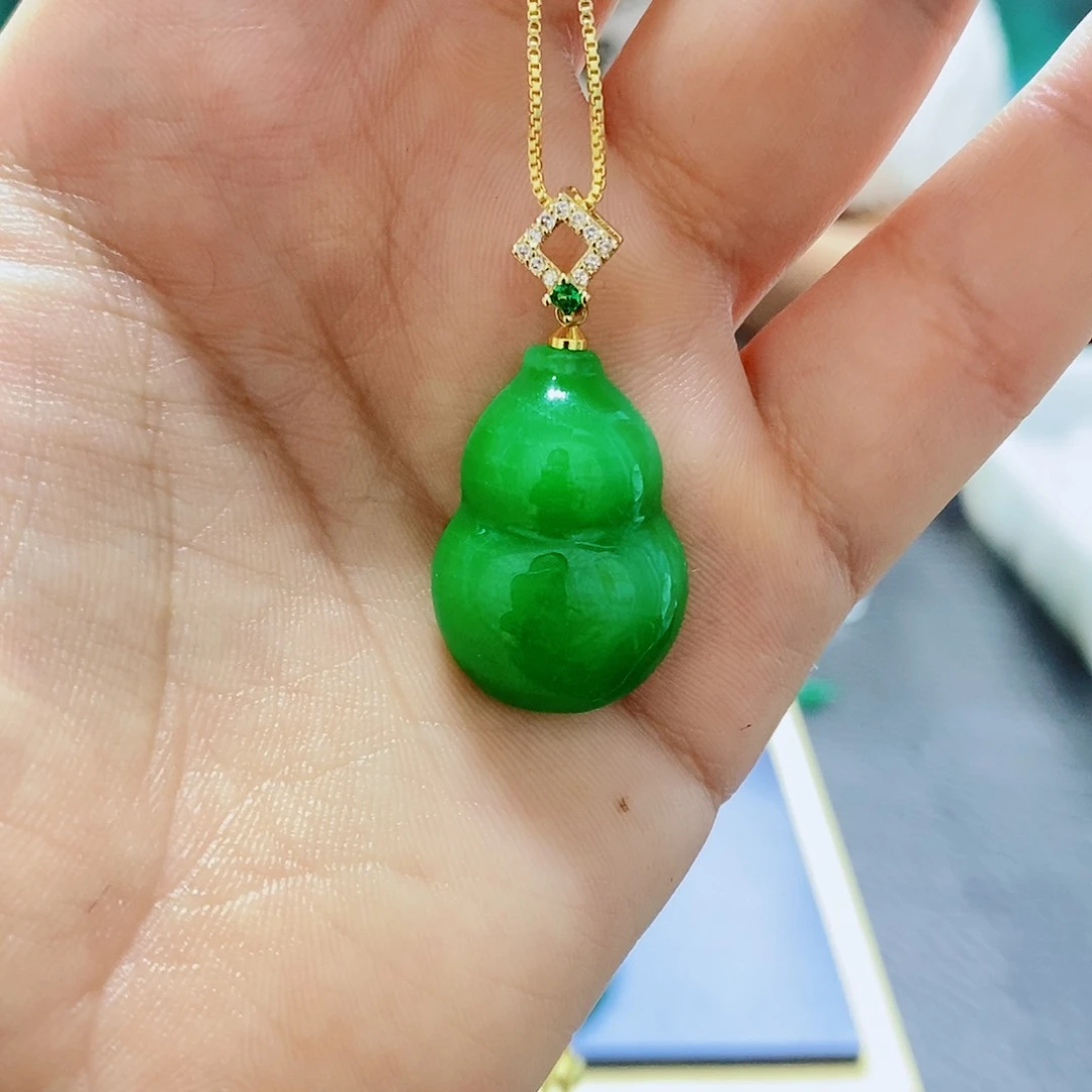 翡翠未镶嵌颈饰葫芦吊坠