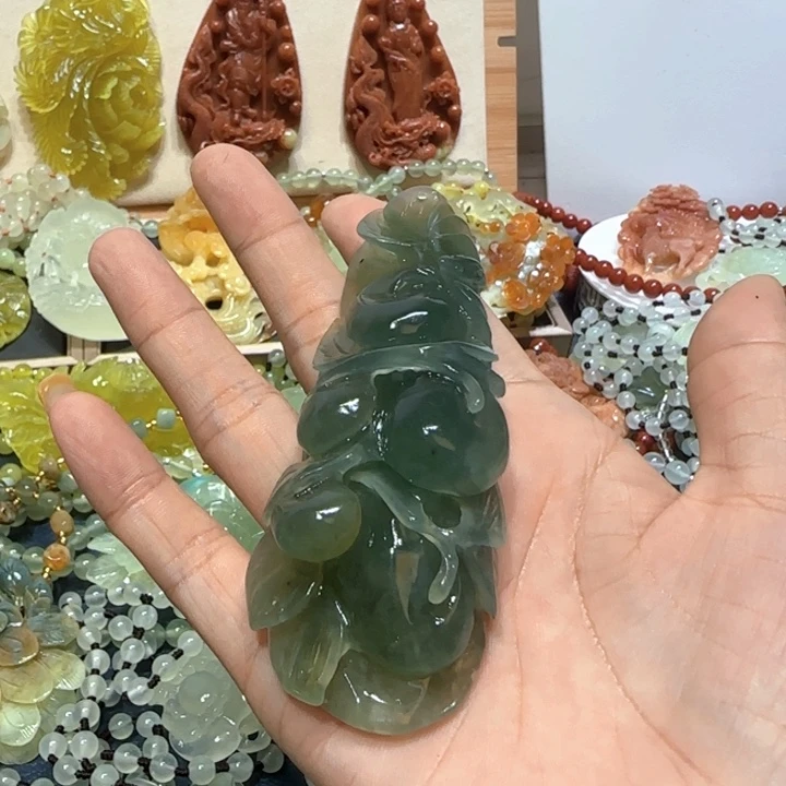 未镶嵌蛇纹石玉吊坠