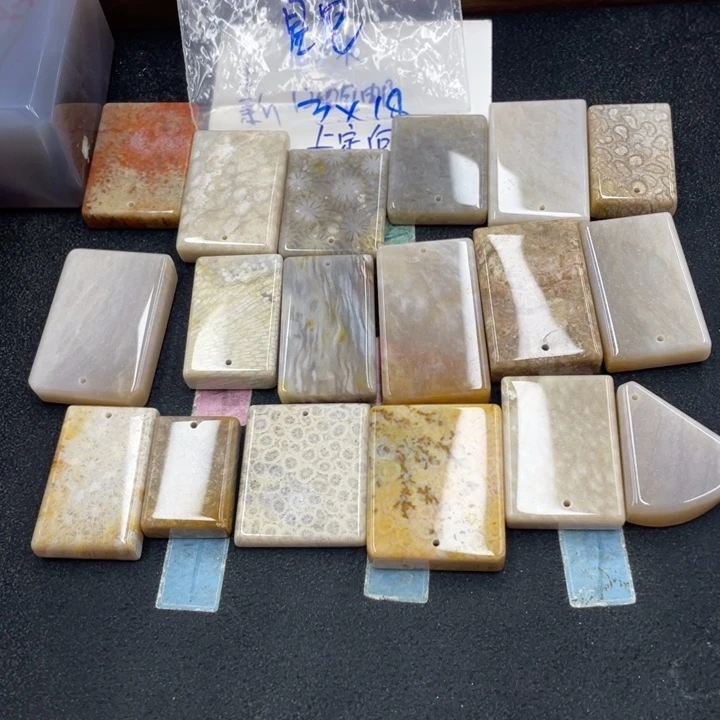 *****硅化珊瑚（珊瑚玉）合金颈饰