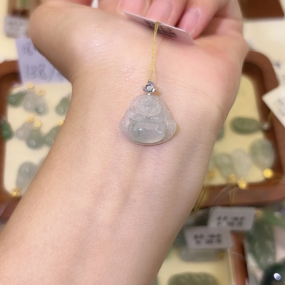 翡翠18K金镶嵌颈饰佛公