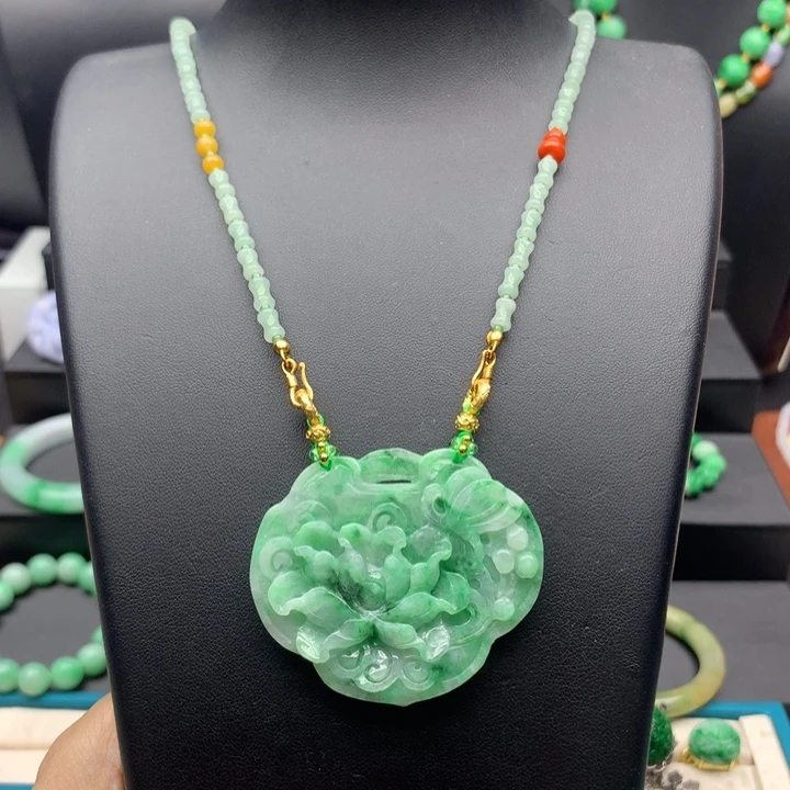 翡翠未镶嵌颈饰翡翠锁牌