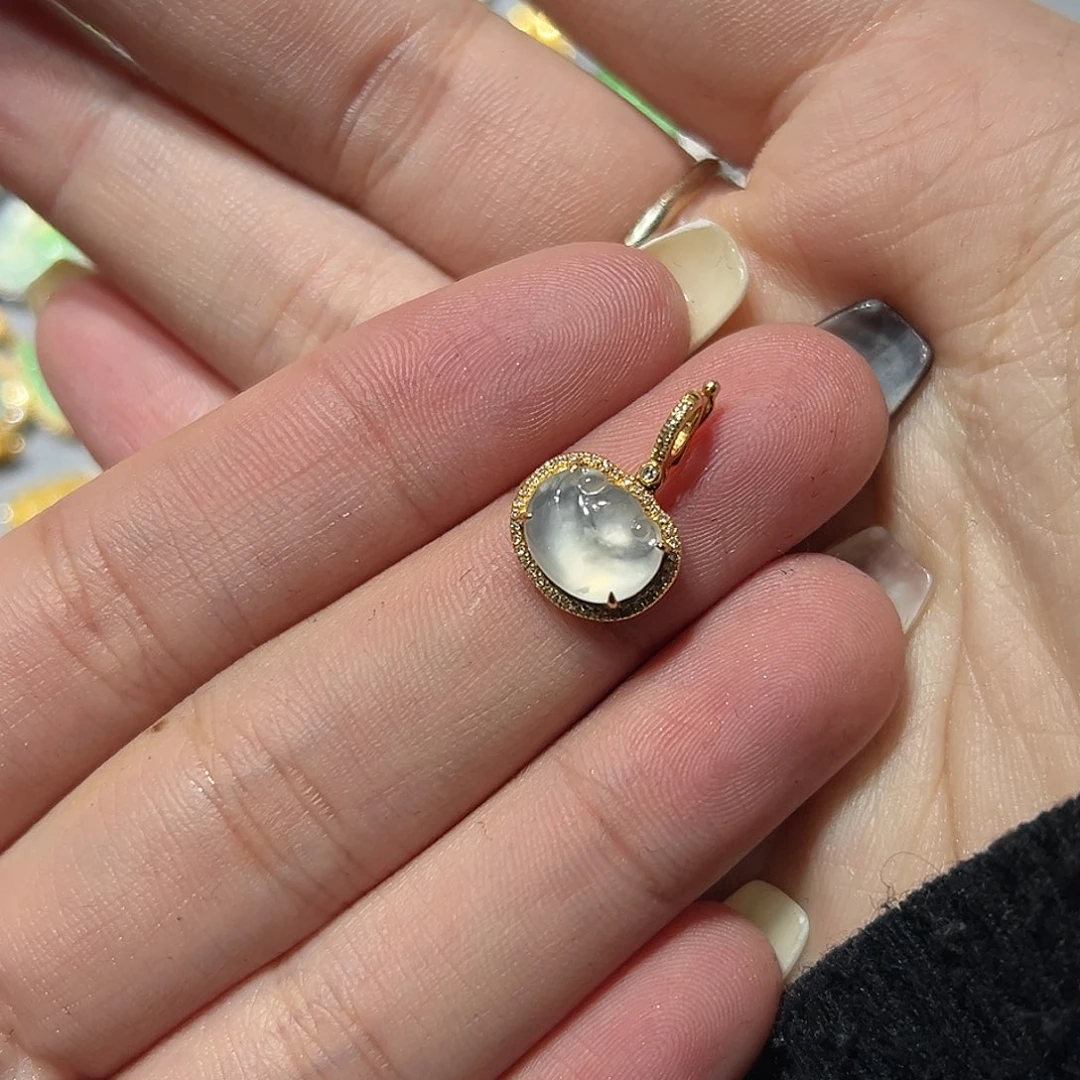 翡翠18K金镶嵌颈饰
