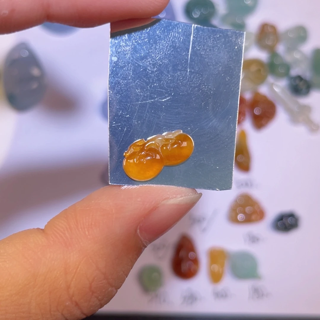 翡翠未镶嵌颈饰裸石