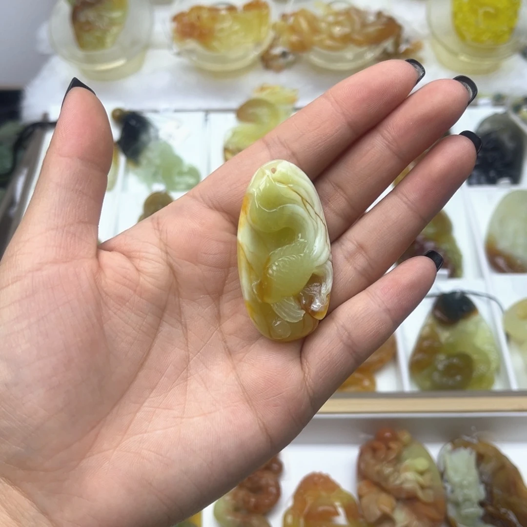 蛇纹石玉颈饰未镶嵌