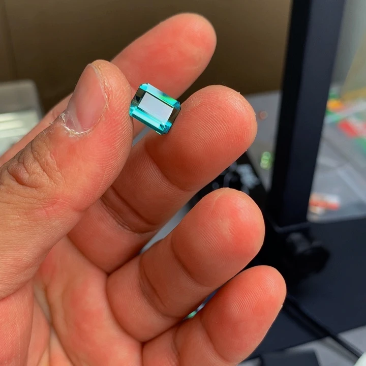 碧玺珠宝半成品未镶嵌J**?碧玺3.5克拉