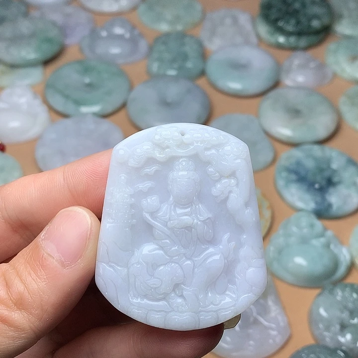 翡翠未镶嵌颈饰文殊