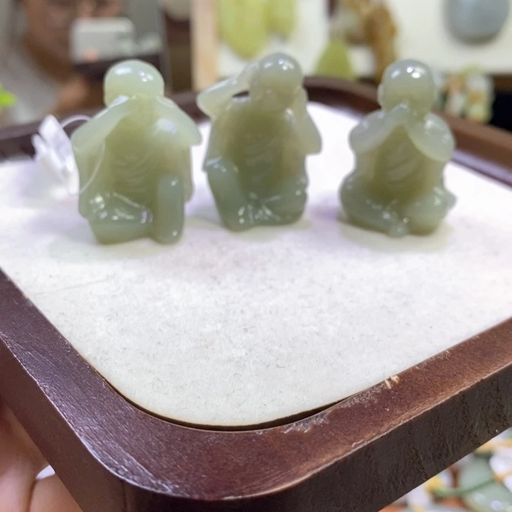 未镶嵌和田玉挂件
