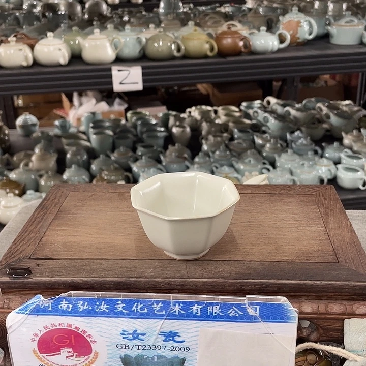 摆件月白釉八方杯