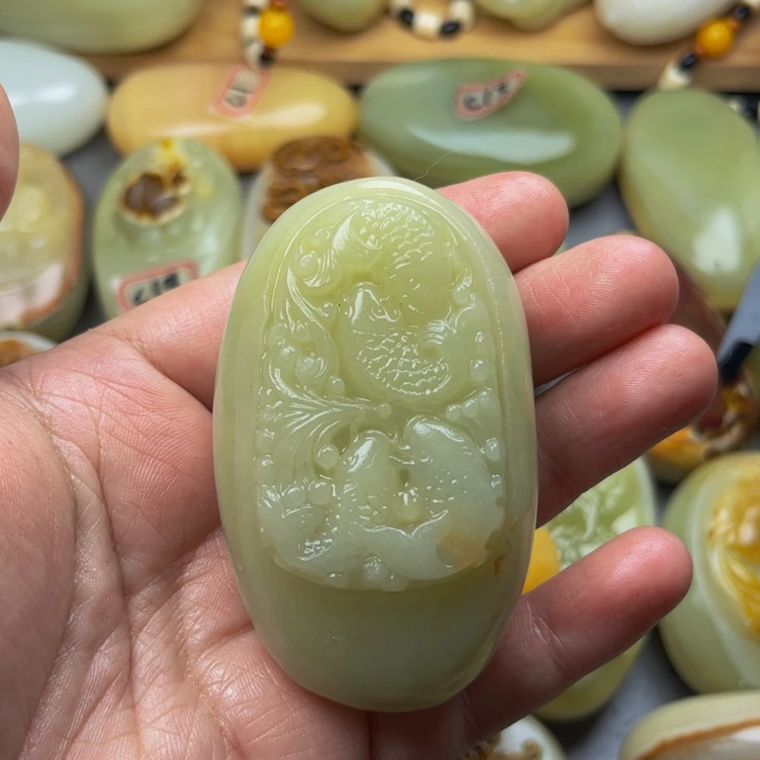 石材方解石手把件鱼