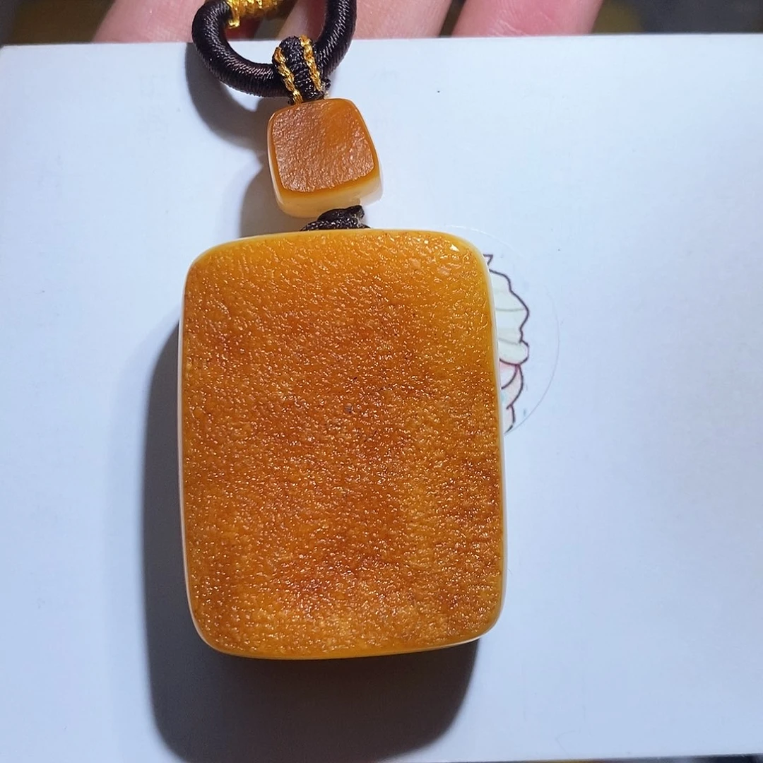 未镶嵌琥珀珠宝奇石