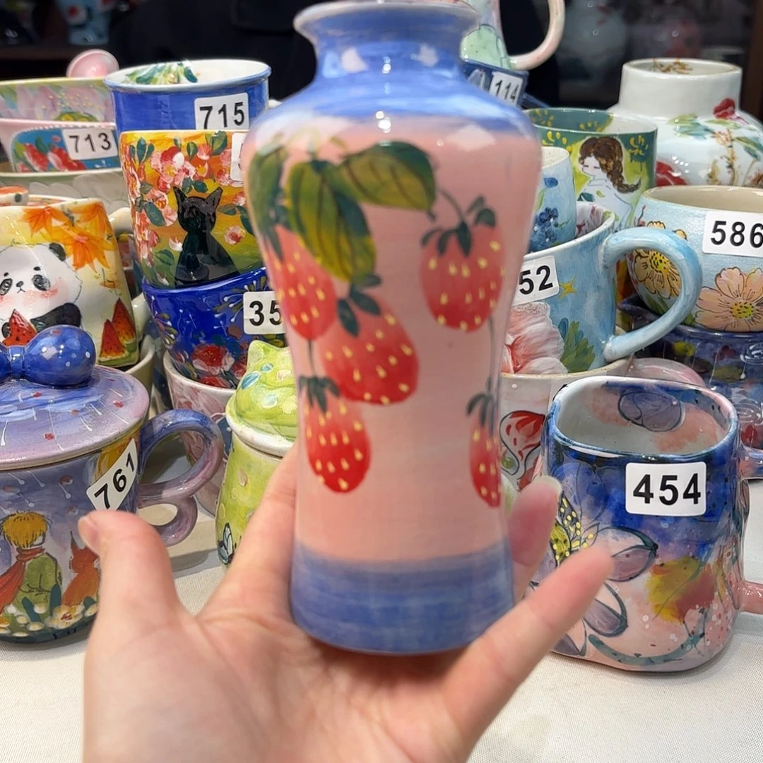 瓷片兔兔好可爱呀打个