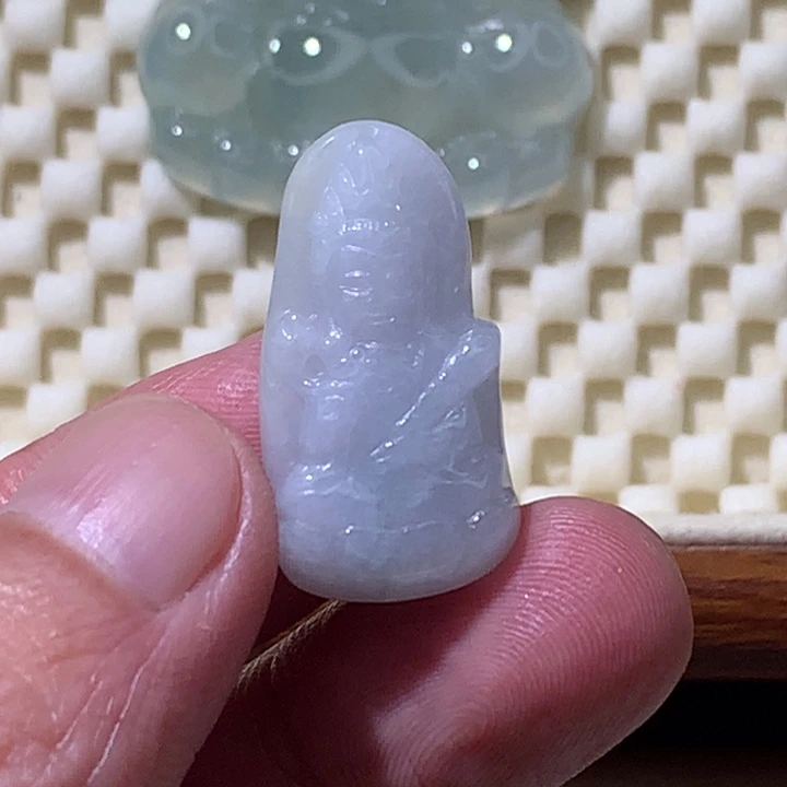 翡翠未镶嵌颈饰小观音