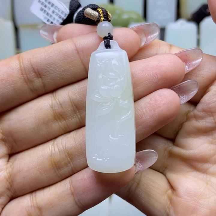 颈饰未镶嵌和田玉带**哥