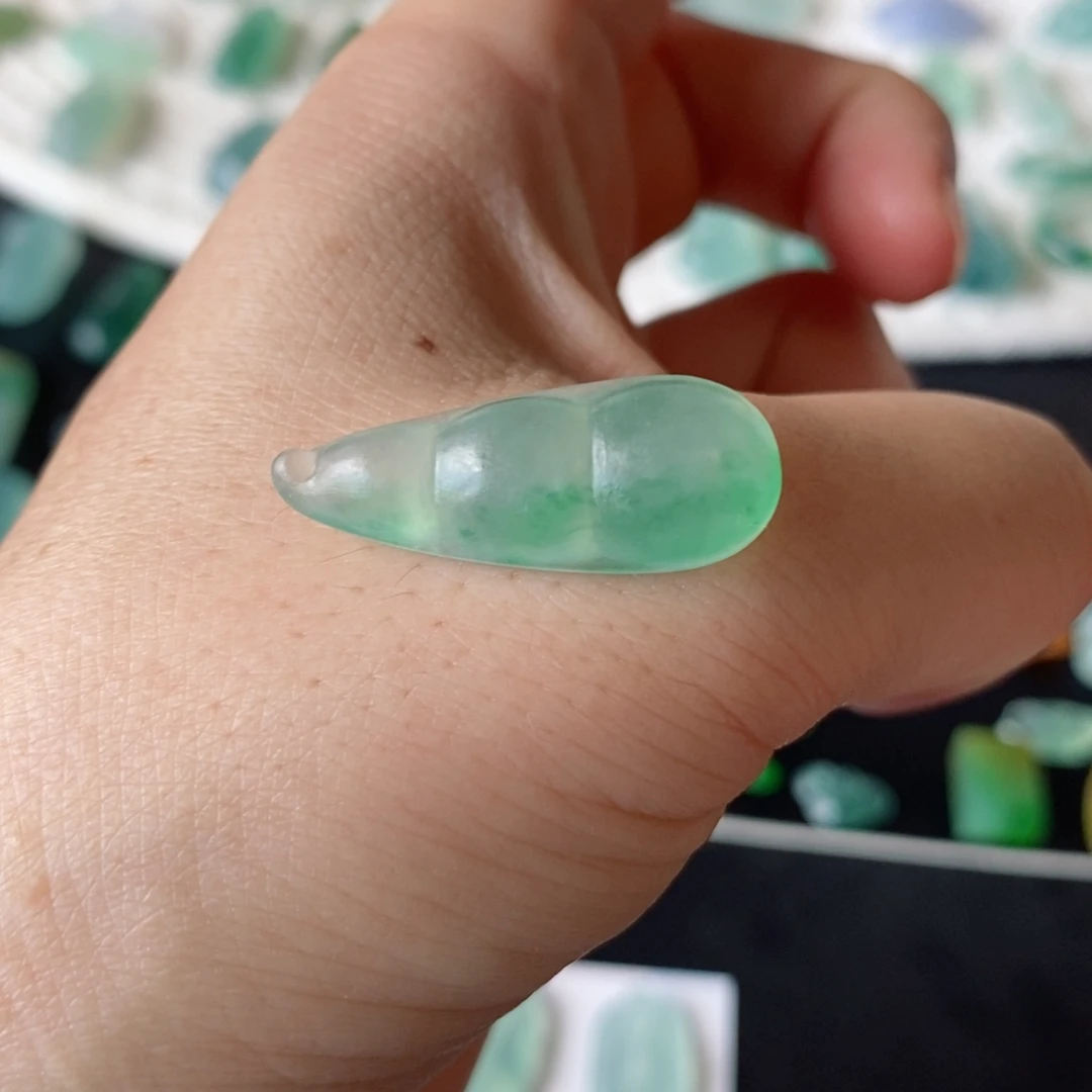 定制翡翠未镶嵌豆子