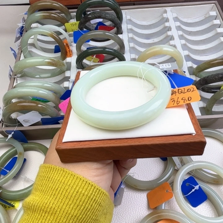 未镶嵌手镯和田玉七月