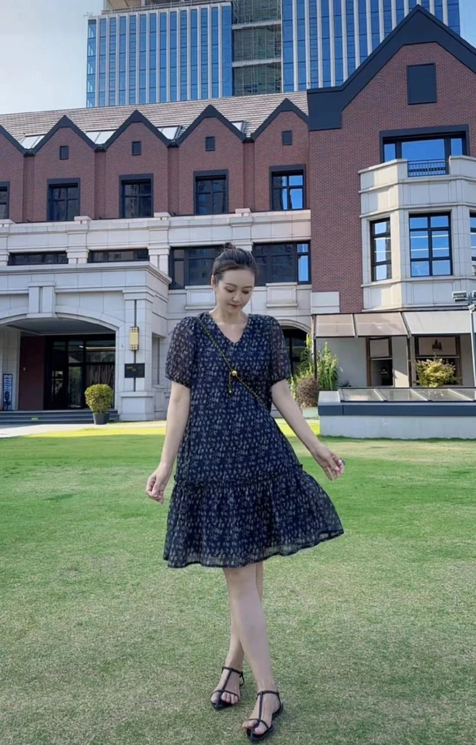 夏季短袖长裙碎花套头简约连衣裙女装气质法式地雷系连衣裙8860