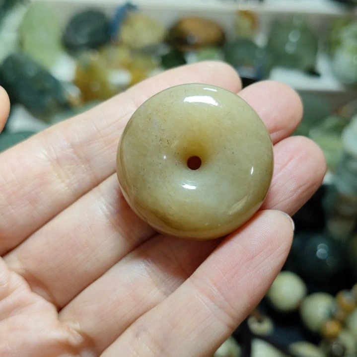 岫岩老玉（透闪石质玉）平安扣未镶嵌紫****衫