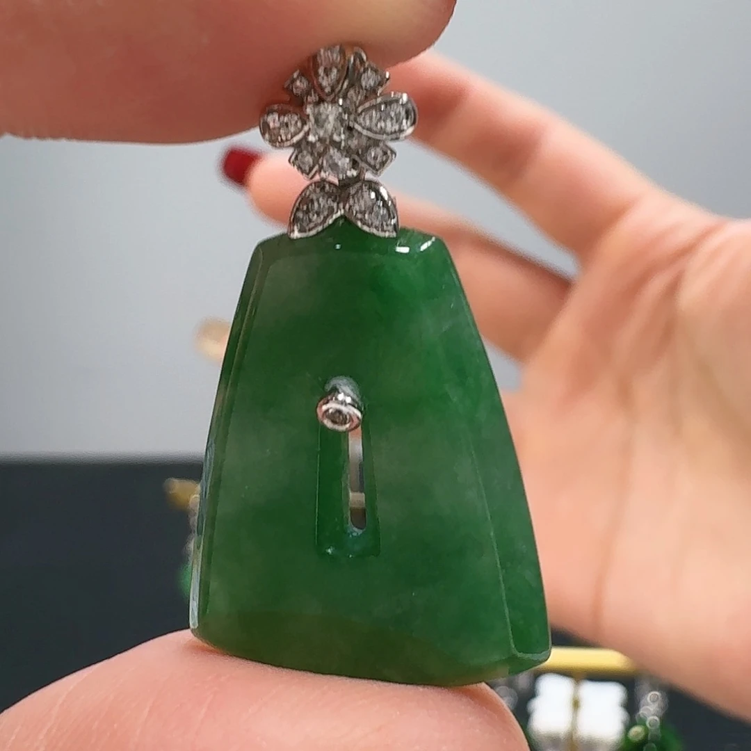 翡翠颈饰18K金镶嵌用****9缅甸翡翠