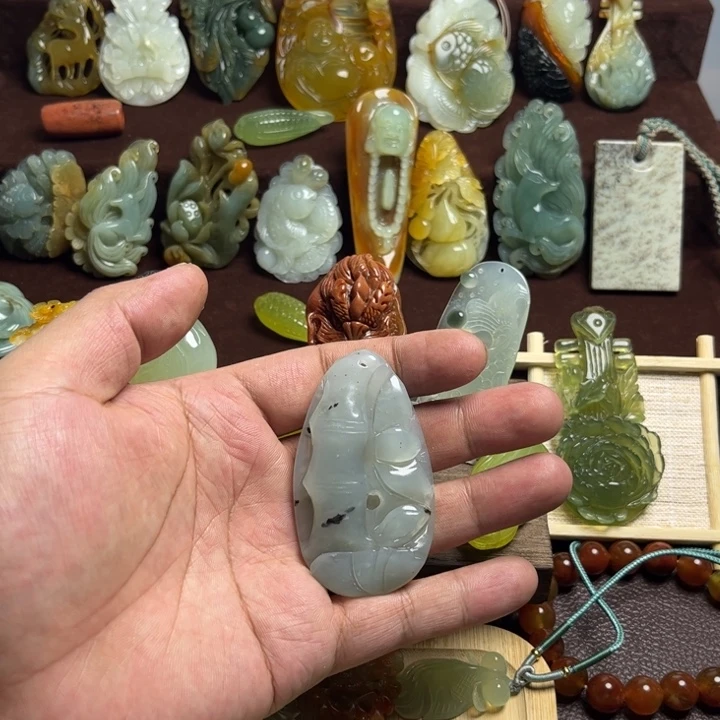 蛇纹石玉合金颈饰