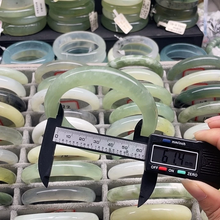 蛇纹石玉未镶嵌手镯116