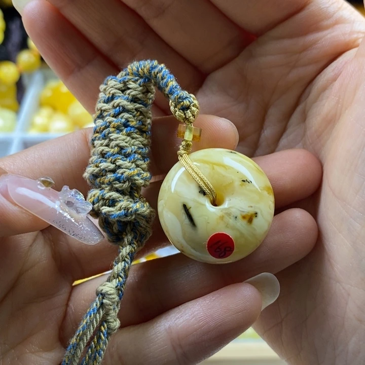 未镶嵌蜜蜡裸石是*暖瑕疵