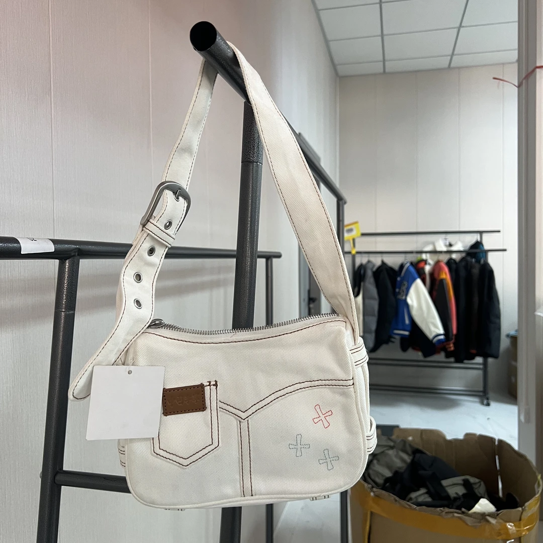 B品以直播展示为主-李宁运动休闲斜挎包ABDT248