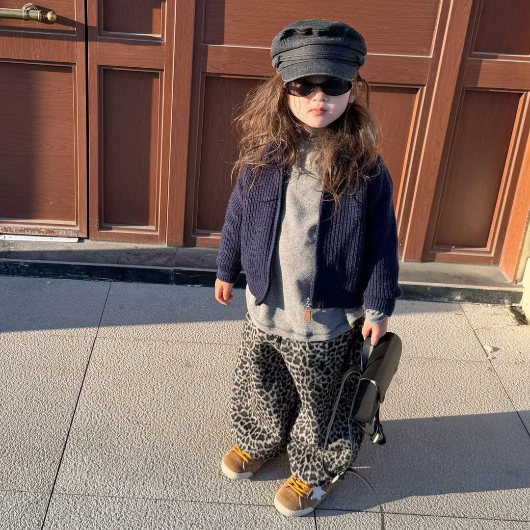 小思家2025冬季新韩版百搭毛衣外套高领打底衫豹纹加绒裤女童套装