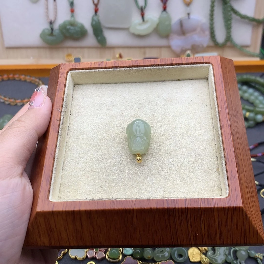 和田玉吊坠(不含链)18K金镶嵌