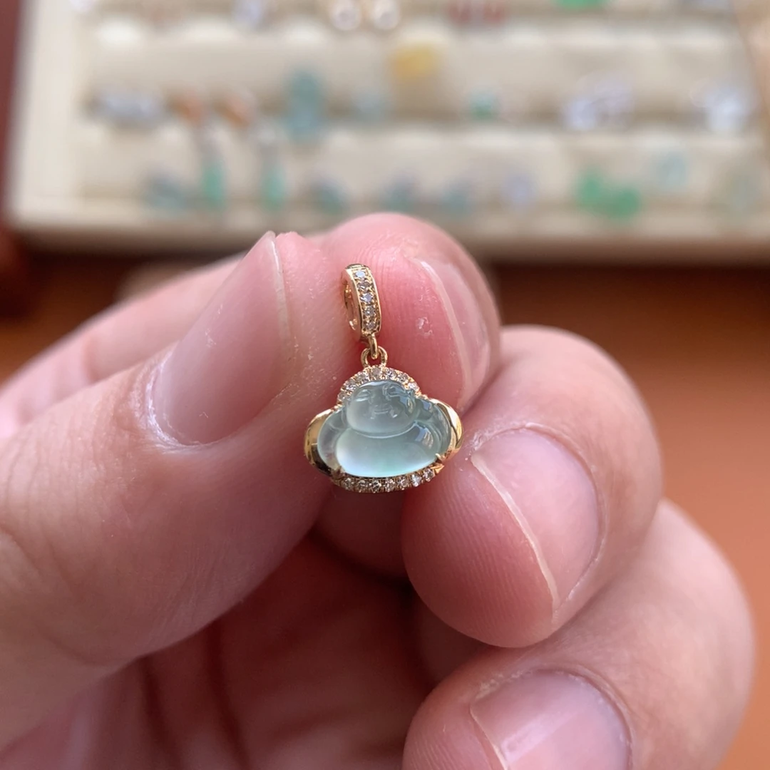 翡翠18K金镶嵌颈饰佛公吊坠