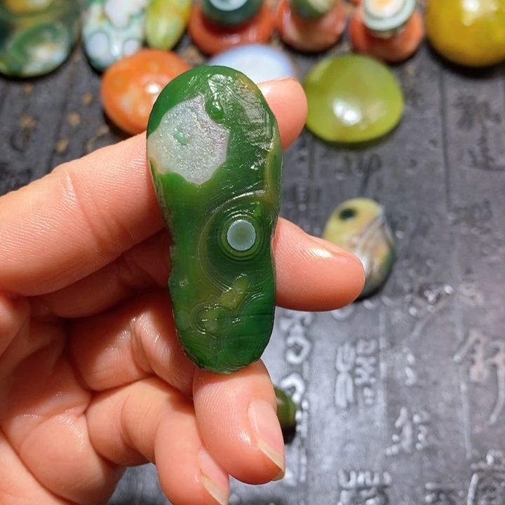 石英质玉颈饰未镶嵌毒*