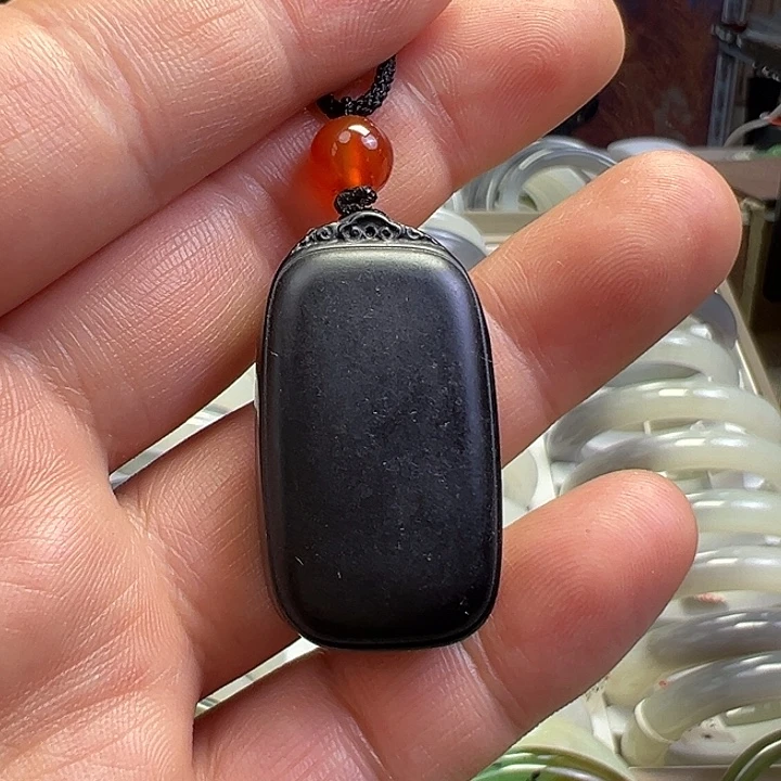 和田玉未镶嵌颈饰平安牌