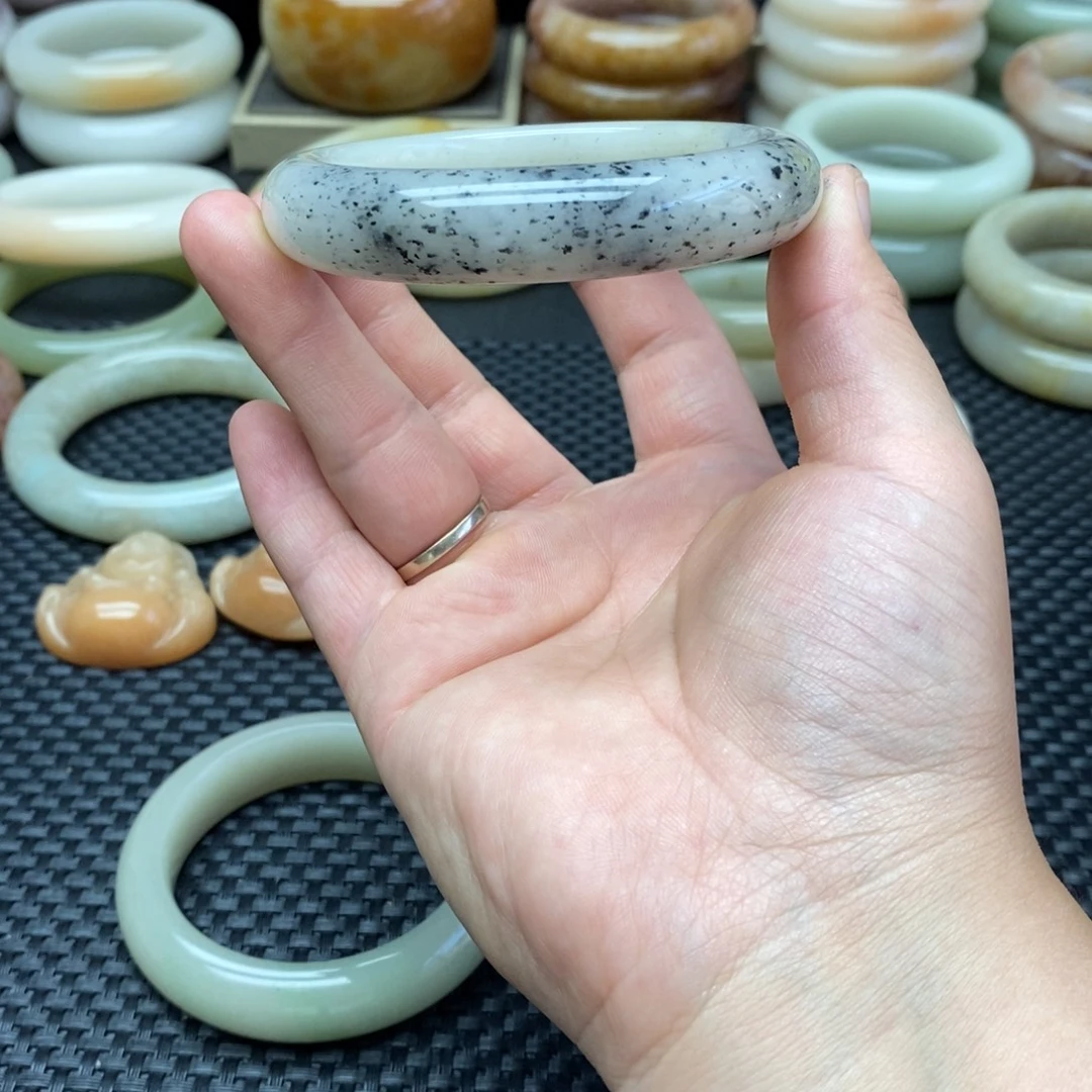 A***n石英质玉（佘太翠）手镯合金