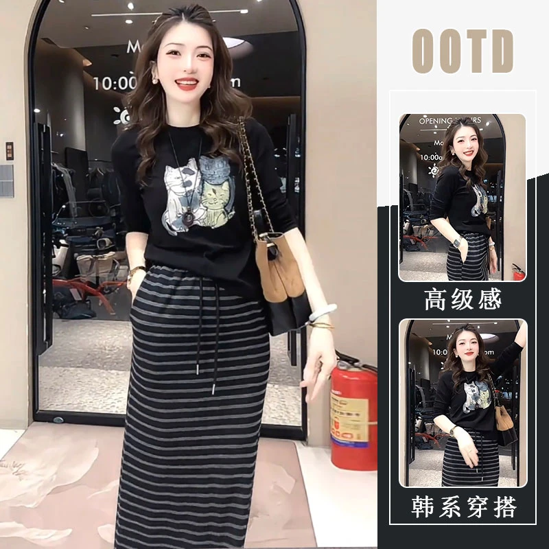 2025秋季新款女时尚巨好看卡通猫咪印花长袖上衣条纹半身裙两件套